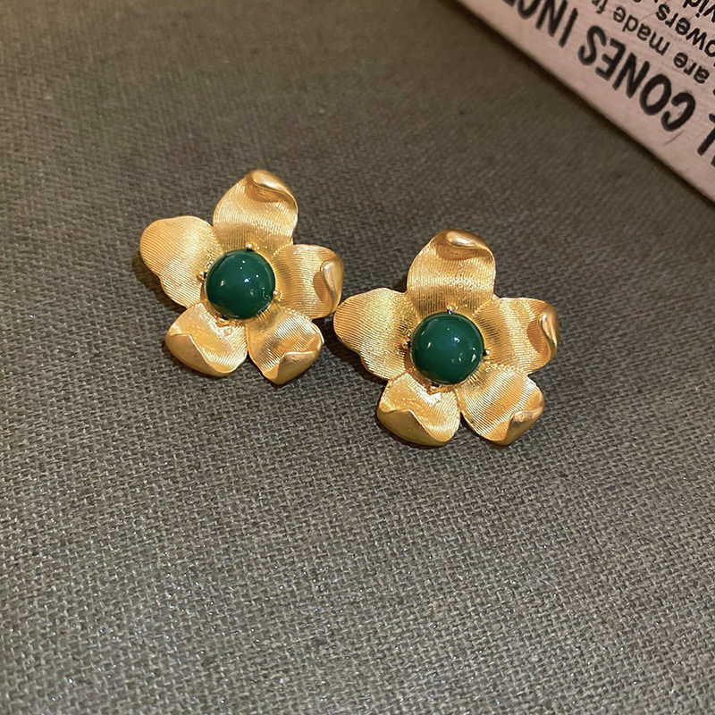 1 Pair Elegant Vintage Style Lady Flower Inlay Alloy Resin Ear Studs display picture 7