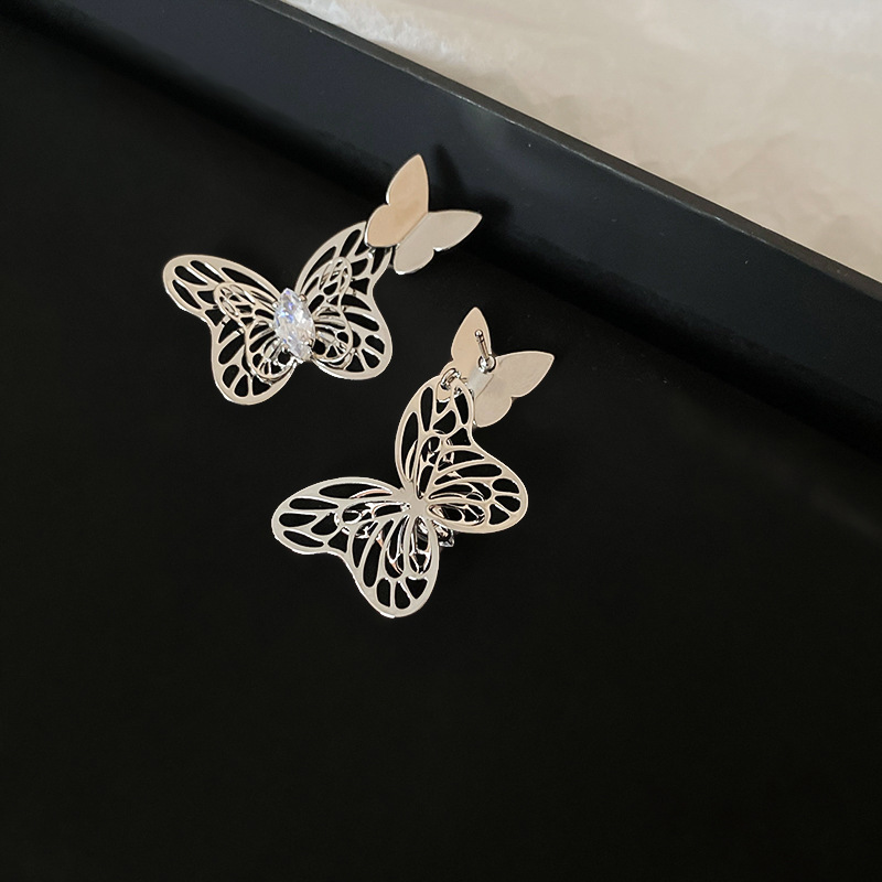 1 Paar Elegant Dame Moderner Stil Schmetterling Inlay Kupfer Zirkon Tropfenohrringe display picture 9