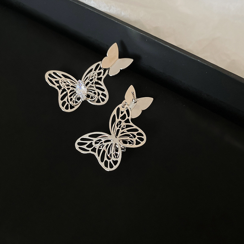 1 Pair Elegant Lady Modern Style Butterfly Inlay Copper Zircon Drop Earrings display picture 9