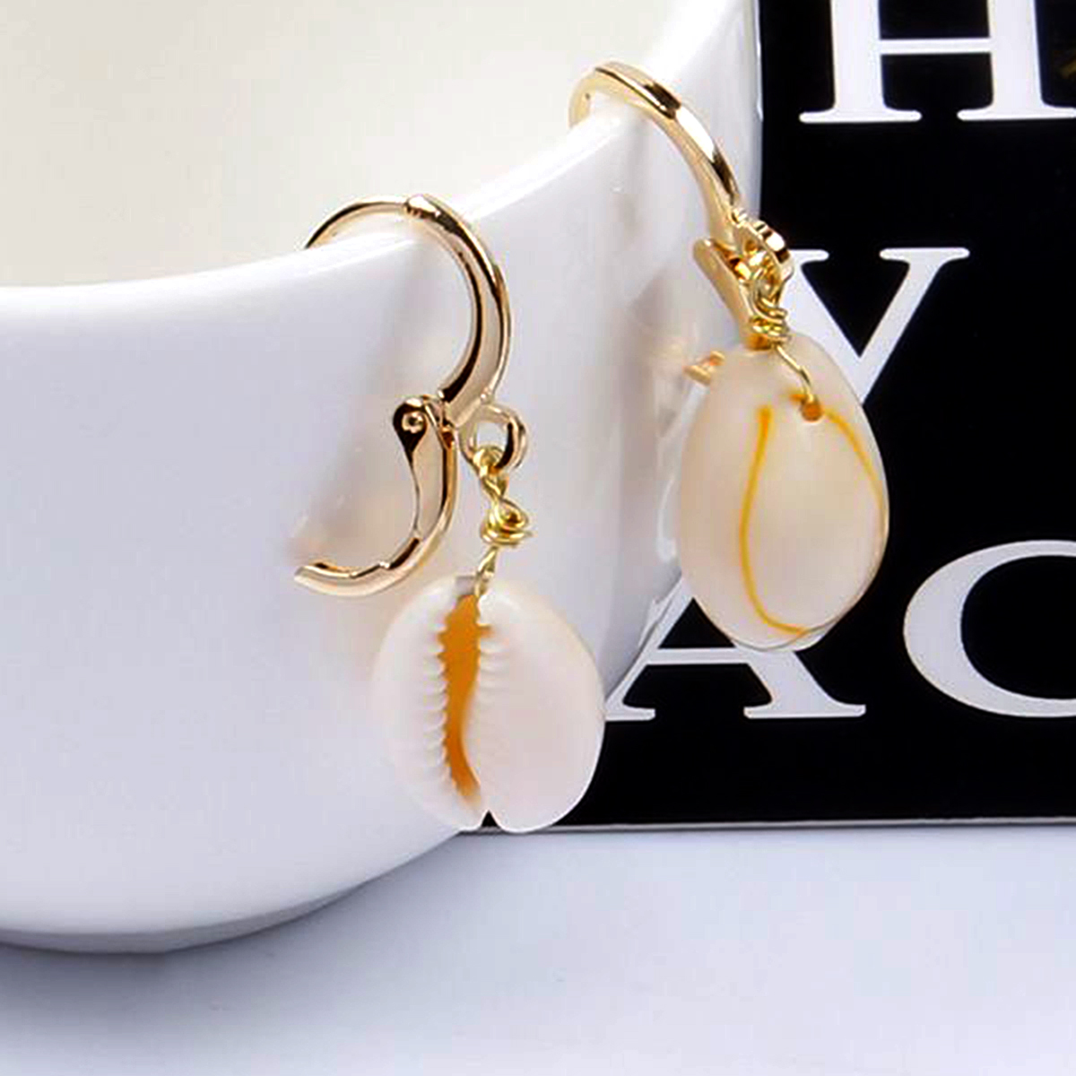 1 Pair IG Style Shell Shell Drop Earrings display picture 2
