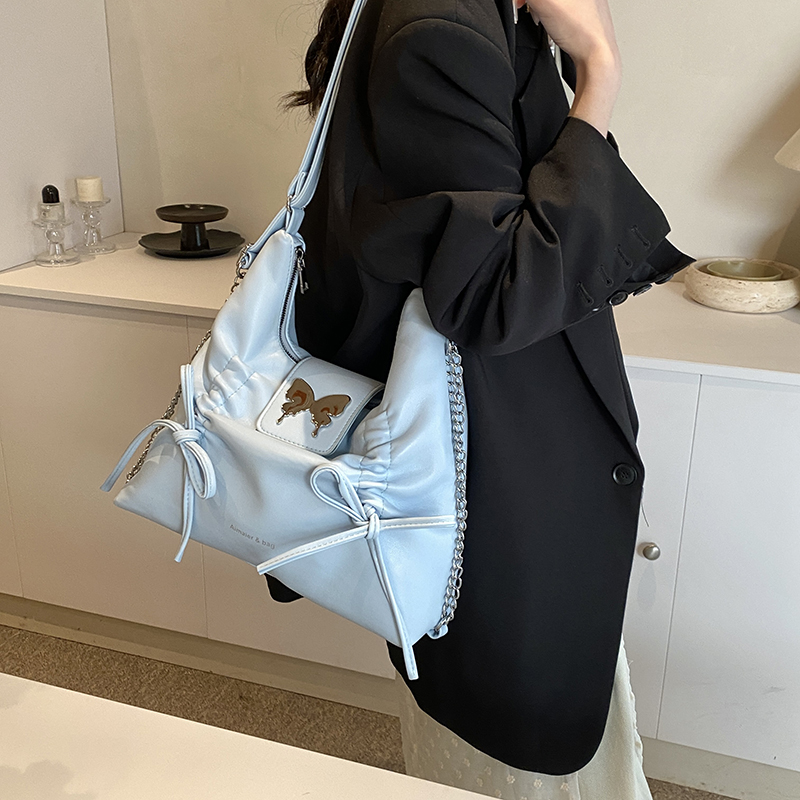 Femmes Moyen Faux Cuir Couleur Unie Papillon Vêtement De Rue Forme D'Oreiller Fermeture Éclair Sac Bandoulière display picture 4