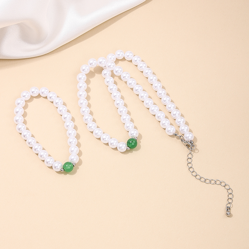 Simple Style Classic Style Round Plastic Resin Beaded Women's Jewelry Set display picture 2