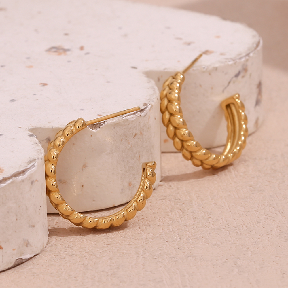 1 Pair Basic Simple Style Classic Style C Shape Grain Plating 304 Stainless Steel 18K Gold Plated Hoop Earrings display picture 9