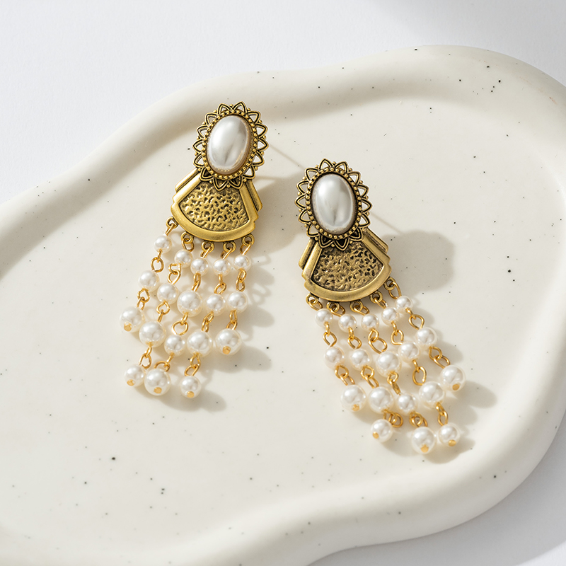 1 Paar Elegant Retro Klassischer Stil Quaste Inlay Kupfer Künstliche Perlen Tropfenohrringe display picture 2