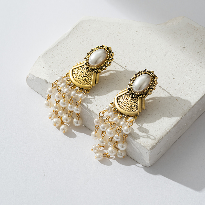1 Paar Elegant Retro Klassischer Stil Quaste Inlay Kupfer Künstliche Perlen Tropfenohrringe display picture 3