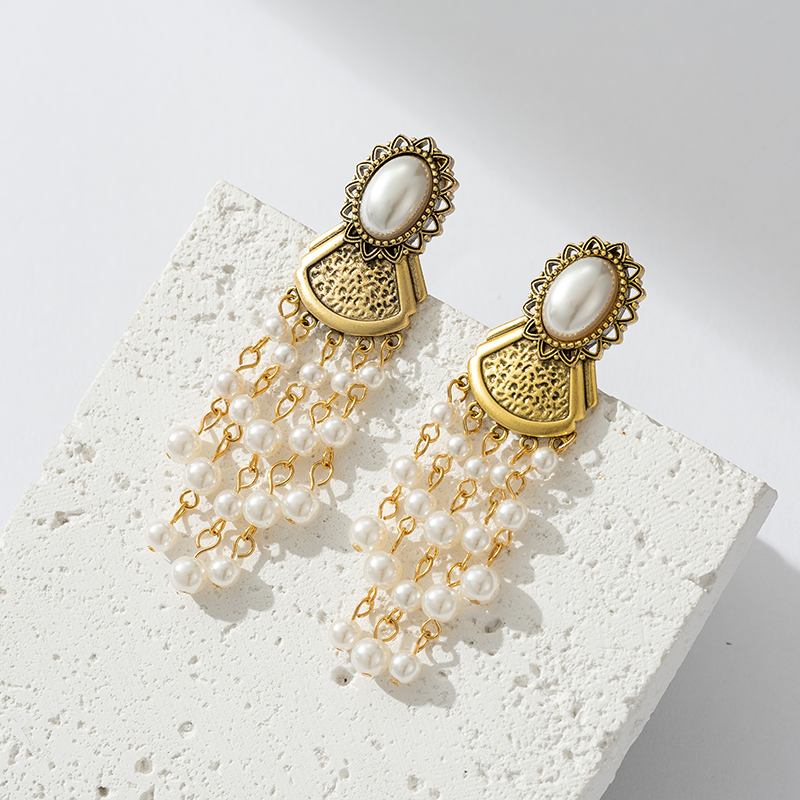 1 Pair Elegant Retro Classic Style Tassel Inlay Copper Artificial Pearls Drop Earrings display picture 4