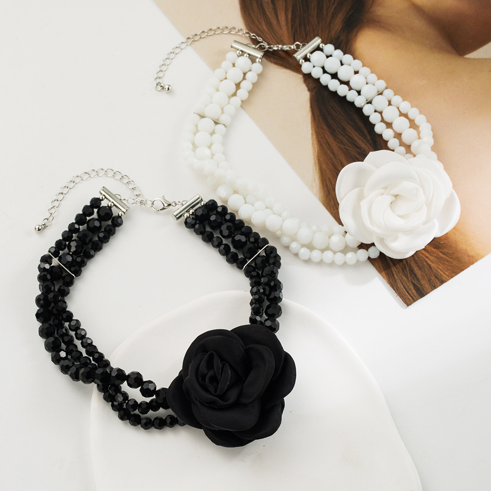 Wholesale Jewelry Elegant Lady Sweet Flower Artificial Crystal Beaded Choker display picture 2