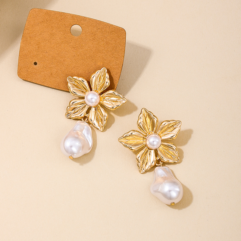 1 Pair Simple Style Classic Style Flower Inlay Zinc Alloy Pearl Drop Earrings display picture 3