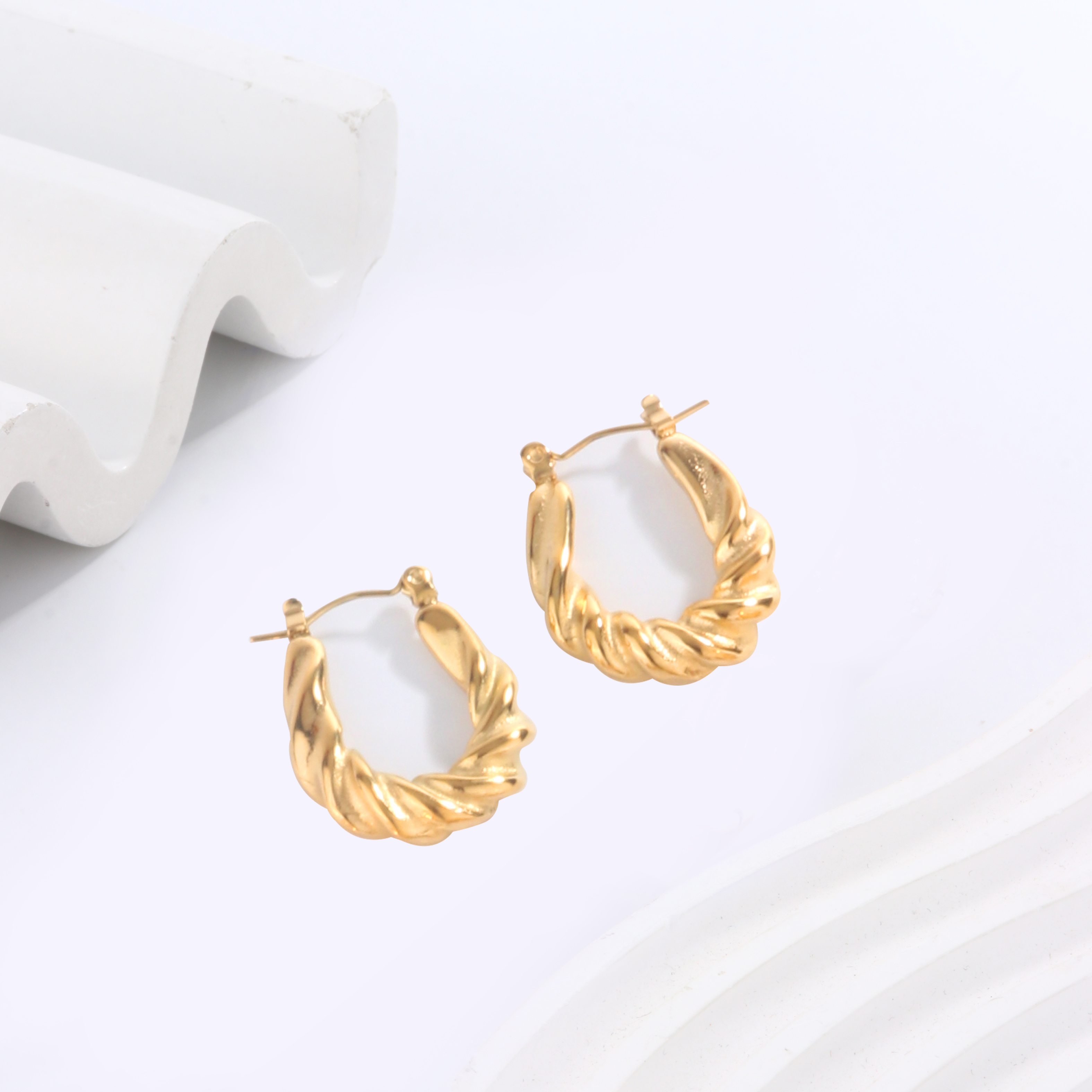 1 Pair Elegant Modern Style Simple Style C Shape U Shape Plating 304 Stainless Steel 18K Gold Plated Hoop Earrings display picture 6
