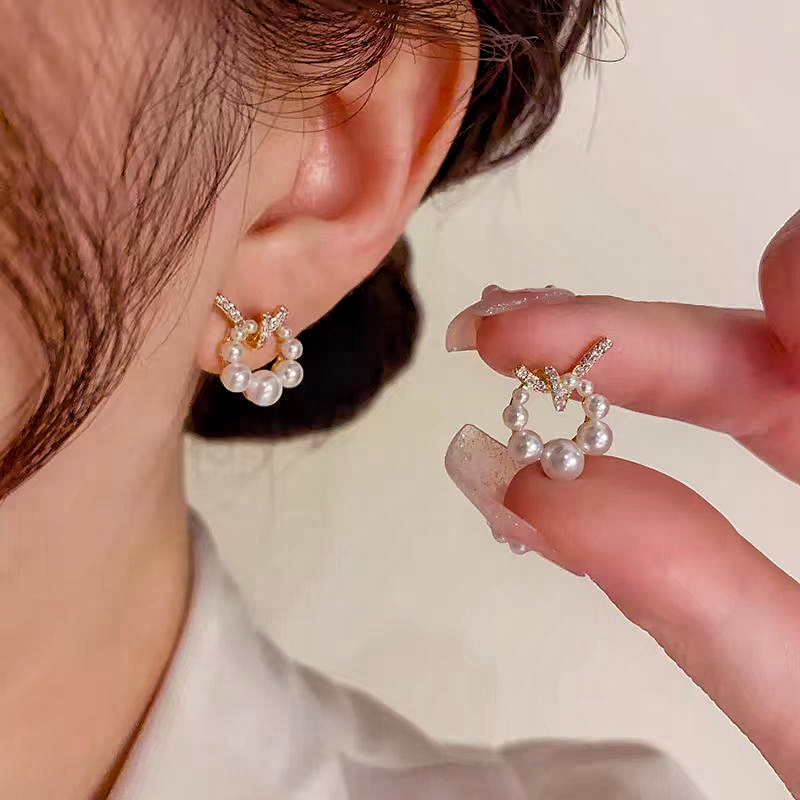 1 Pair Princess Pastoral Commute Circle Knot Inlay Copper Pearl Zircon 18K Gold Plated Ear Studs display picture 1