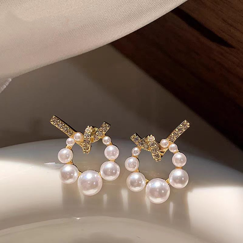 1 Pair Princess Pastoral Commute Circle Knot Inlay Copper Pearl Zircon 18K Gold Plated Ear Studs display picture 3