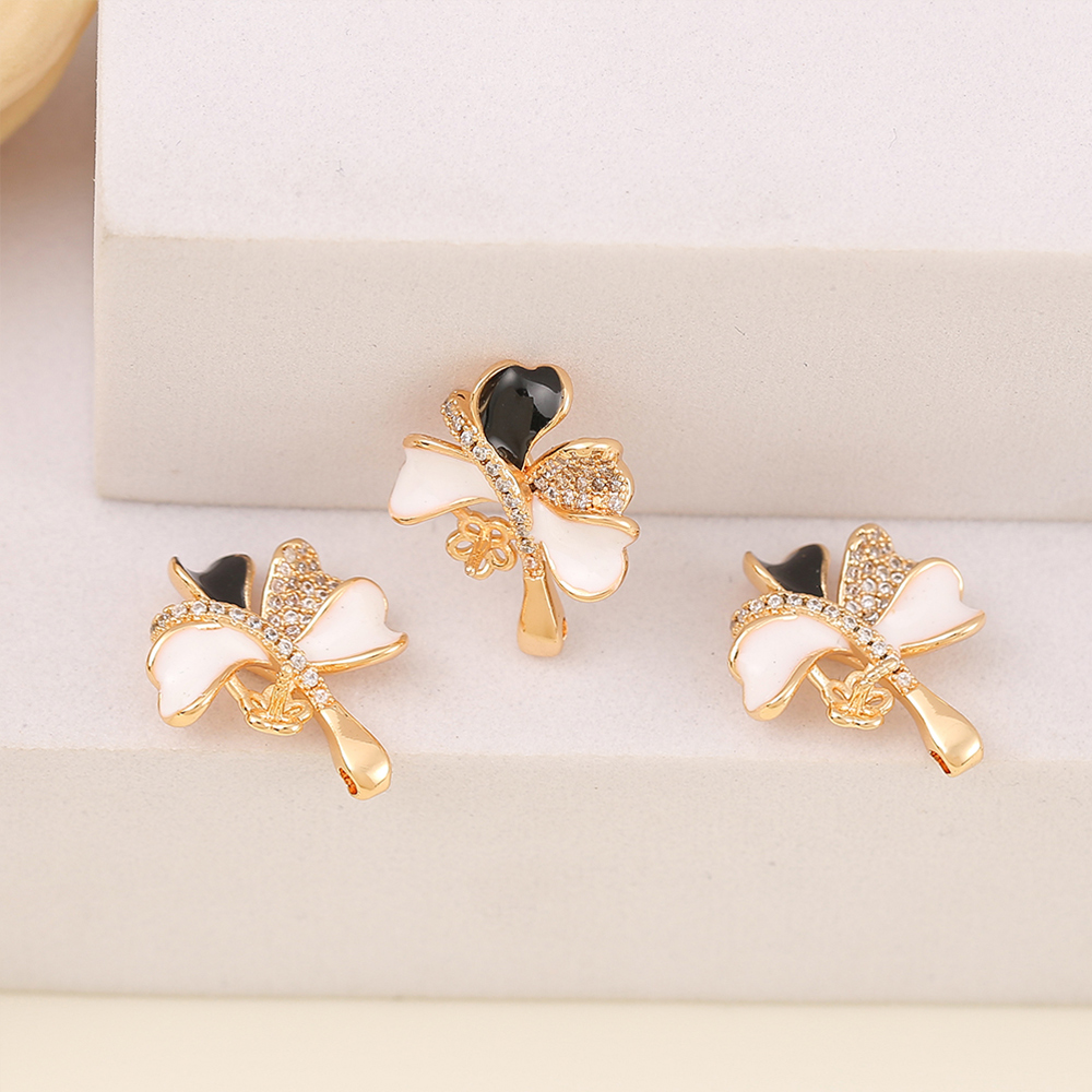 1 Piece 18 * 15mm Copper Zircon 18K Gold Plated Shamrock Flower Polished Pendant display picture 1