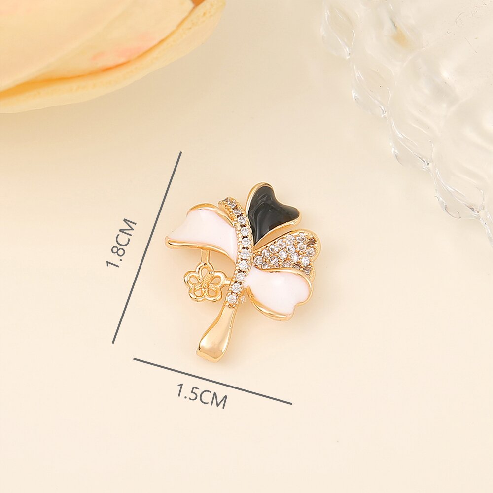 1 Piece 18 * 15mm Copper Zircon 18K Gold Plated Shamrock Flower Polished Pendant display picture 2