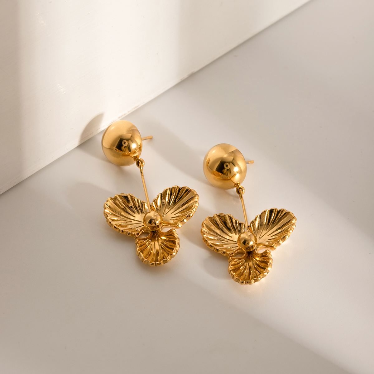 1 Pair Simple Style Classic Style Petal Plating 304 Stainless Steel 18K Gold Plated Drop Earrings display picture 4