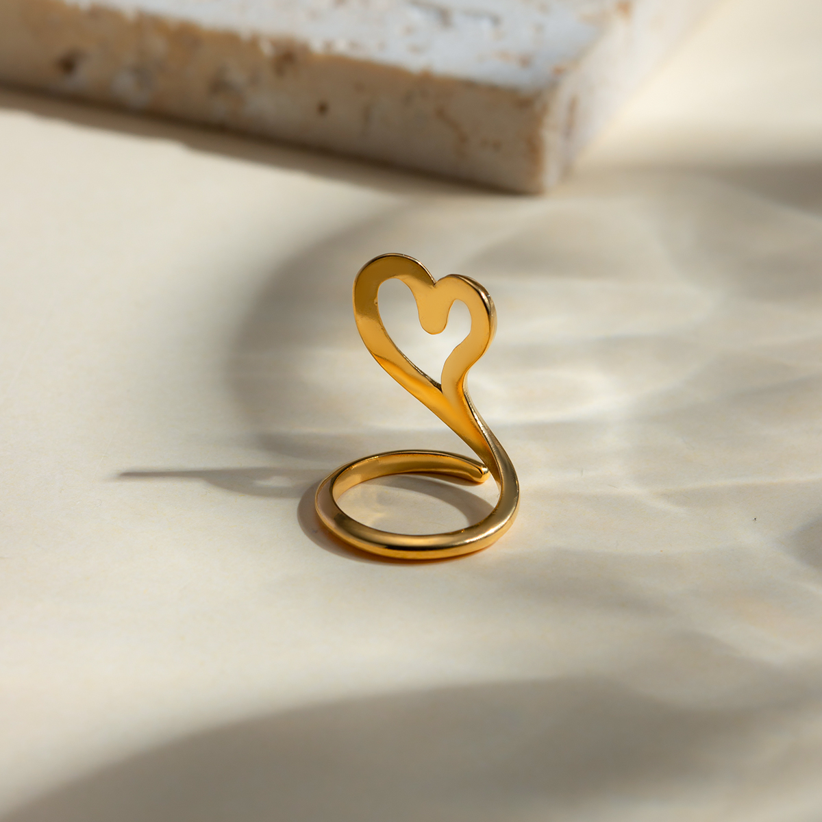 304 Stainless Steel 18K Gold Plated Simple Style Classic Style Hollow Out Heart Shape Rings display picture 10