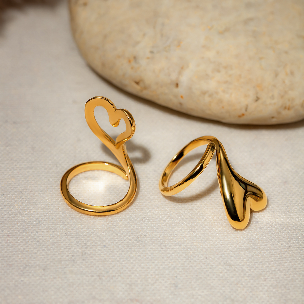 304 Stainless Steel 18K Gold Plated Simple Style Classic Style Hollow Out Heart Shape Rings display picture 8