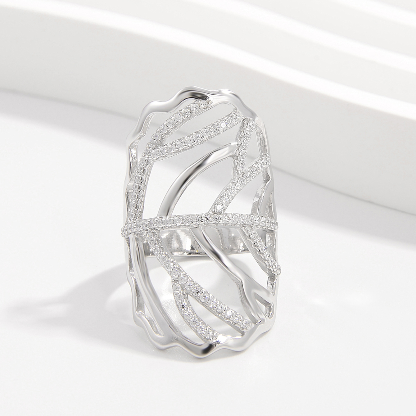 Sterling Silber Weißgold Plattiert Elegant Einfacher Stil Inlay Blätter Zirkon Ringe display picture 1