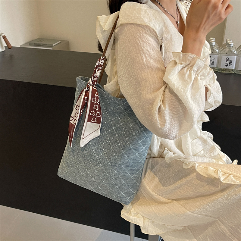 امرأة الدينيم اللون الصامد النمط الكلاسيكي خيوط الخياطة مشبك مغناطيسي حقيبة كتف display picture 1