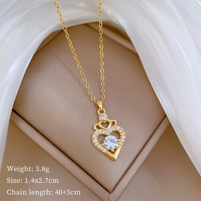 Wholesale Elegant Luxurious Heart Shape Crown Titanium Steel Copper Hollow Out Inlay Zircon Pendant Necklace display picture 5