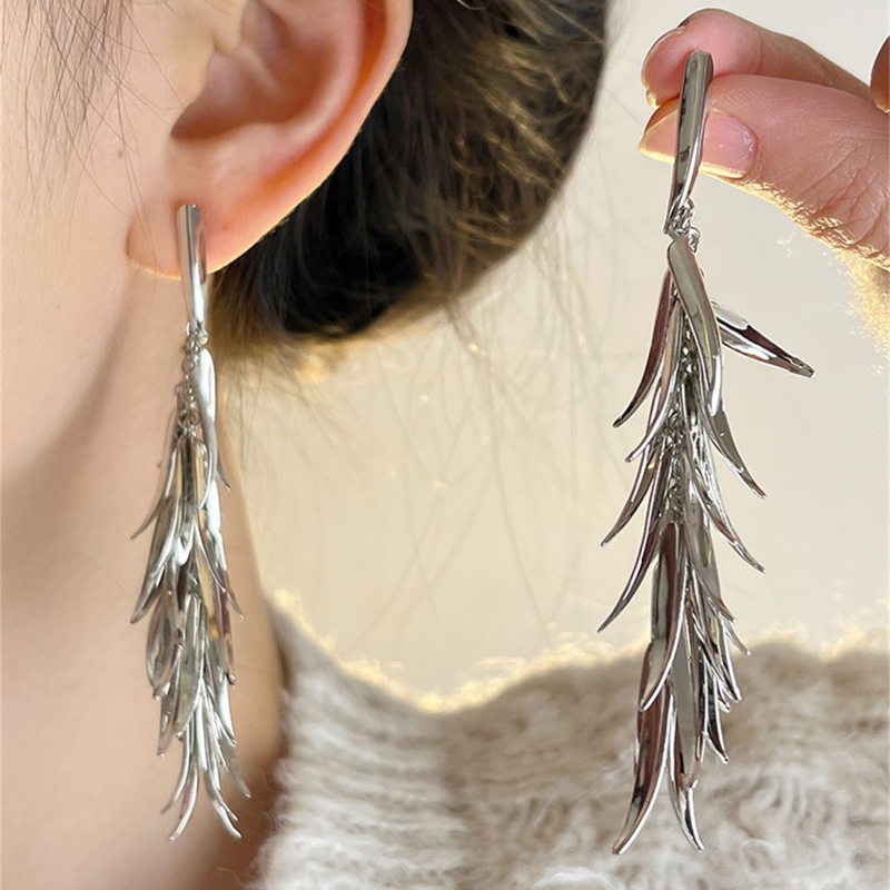 1 Pair Retro Classic Style Grain Plating Alloy Copper Gold Plated Silver Plated Drop Earrings display picture 1