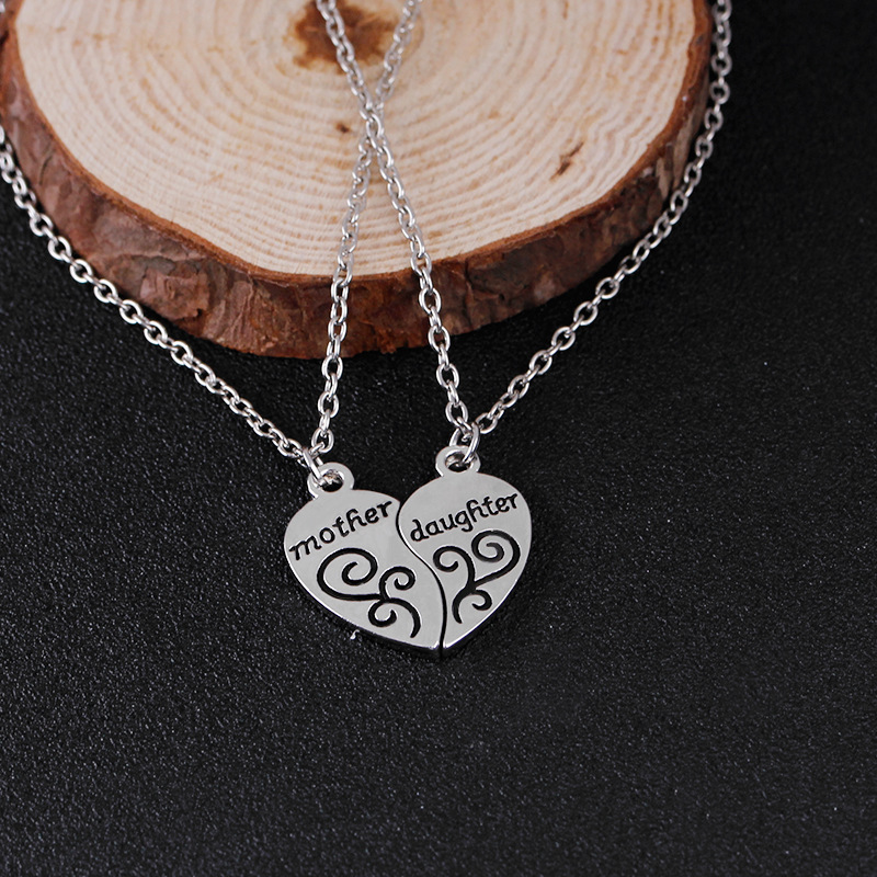 Wholesale Jewelry French Style Simple Style Letter Heart Shape Alloy Copper Alloy Heart Pendant Necklace display picture 8