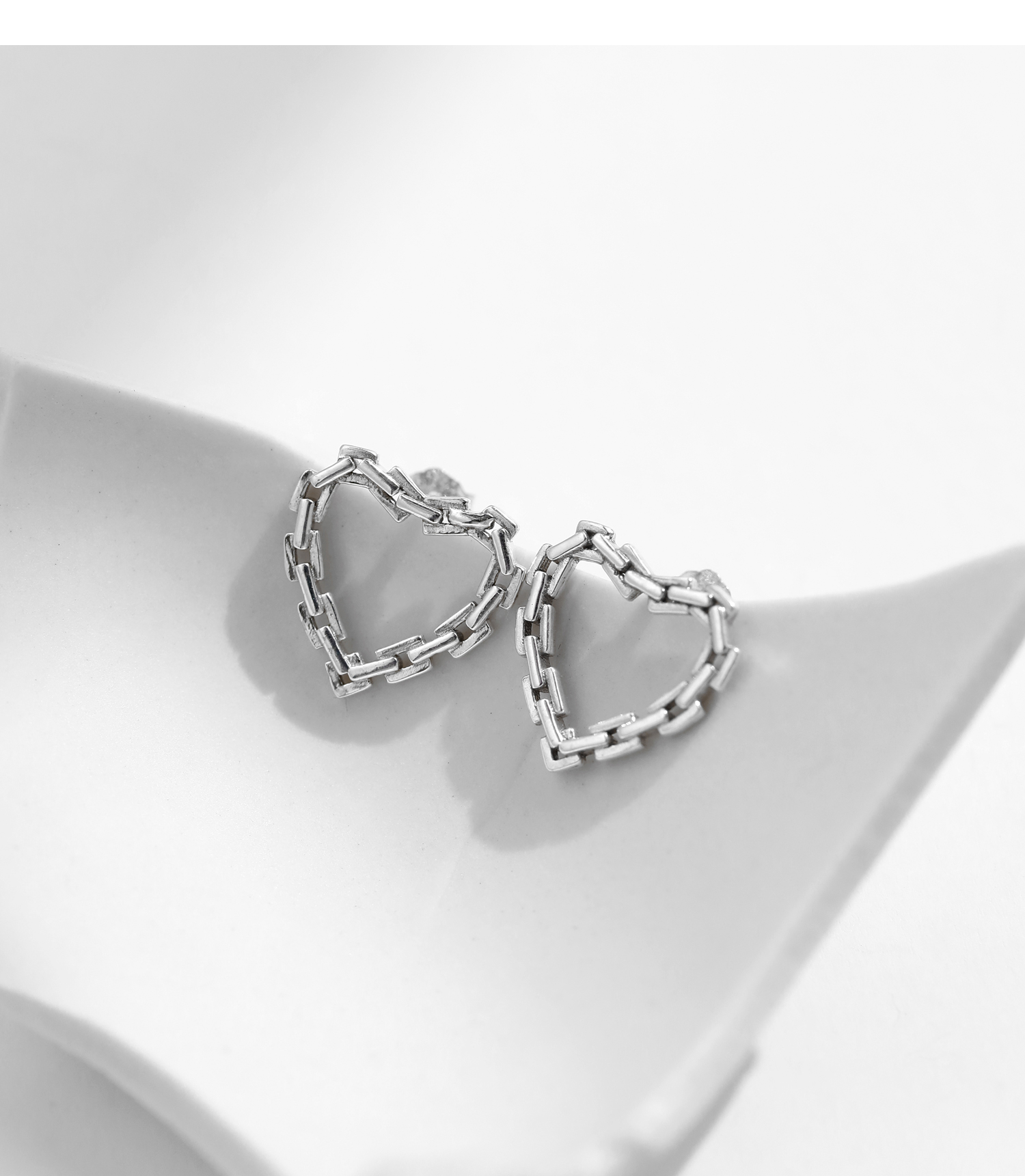 1 Pair Casual Simple Style Heart Shape Plating Sterling Silver Silver Plated Ear Studs display picture 8