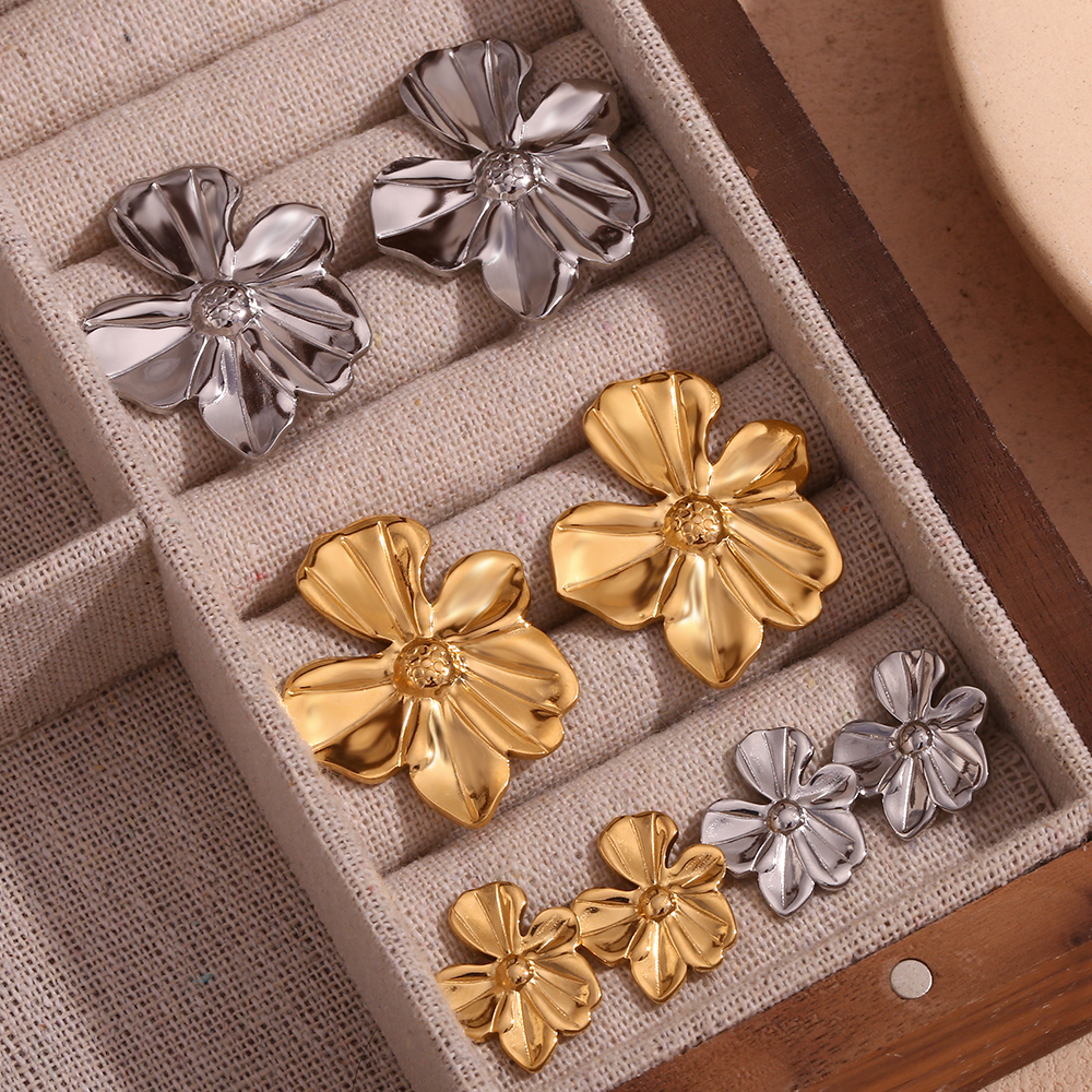 1 Pair Classic Style Flower 304 Stainless Steel 18K Gold Plated Ear Studs display picture 1