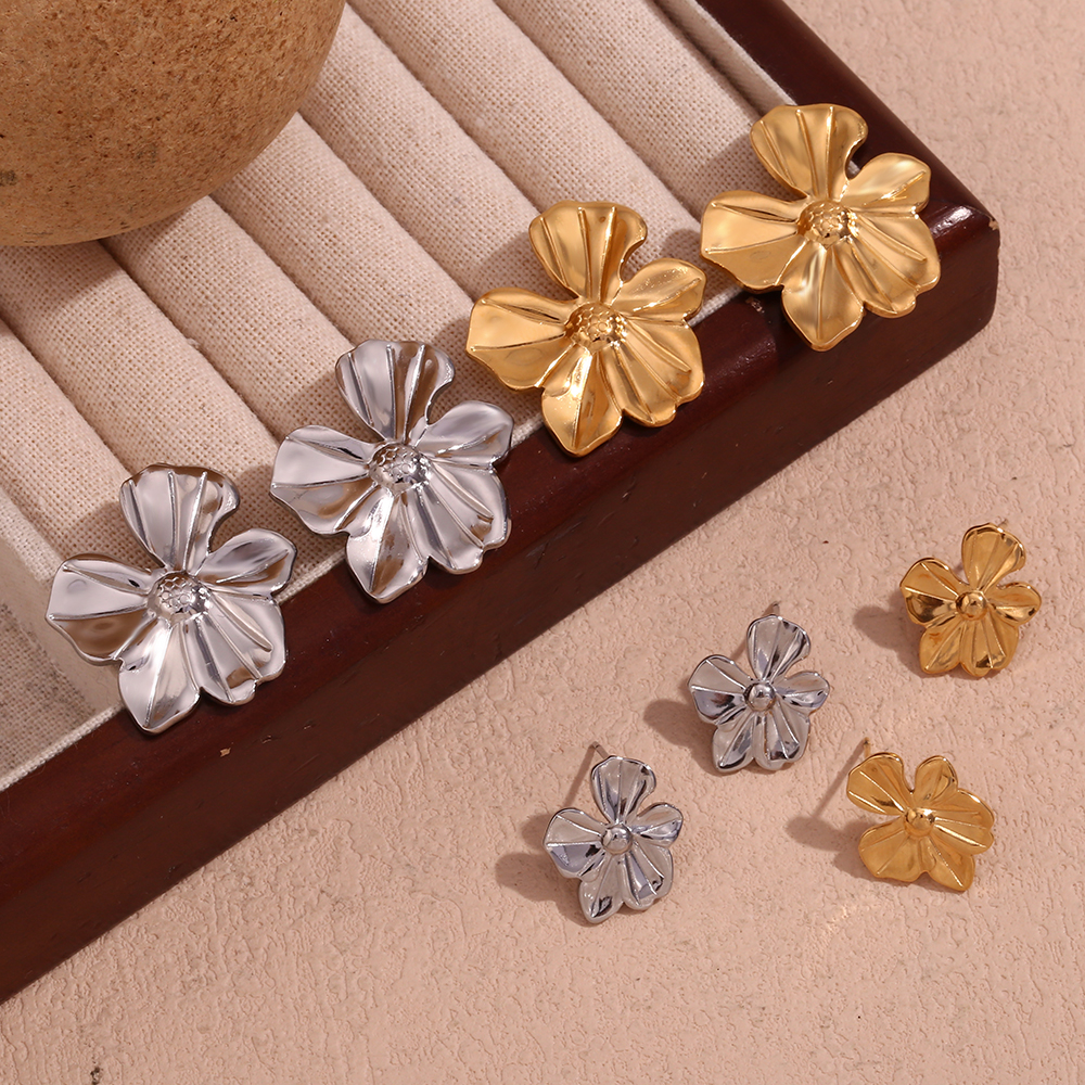 1 Pair Classic Style Flower 304 Stainless Steel 18K Gold Plated Ear Studs display picture 4