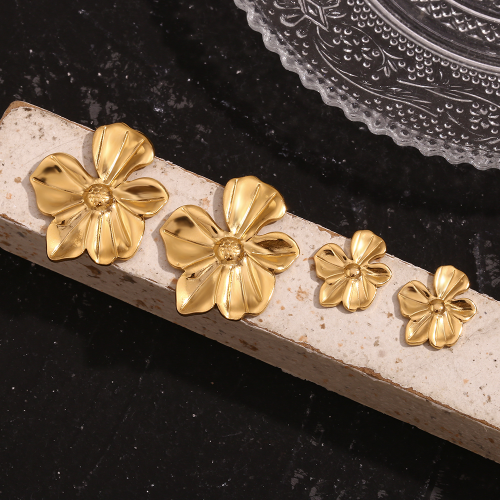 1 Pair Classic Style Flower 304 Stainless Steel 18K Gold Plated Ear Studs display picture 5