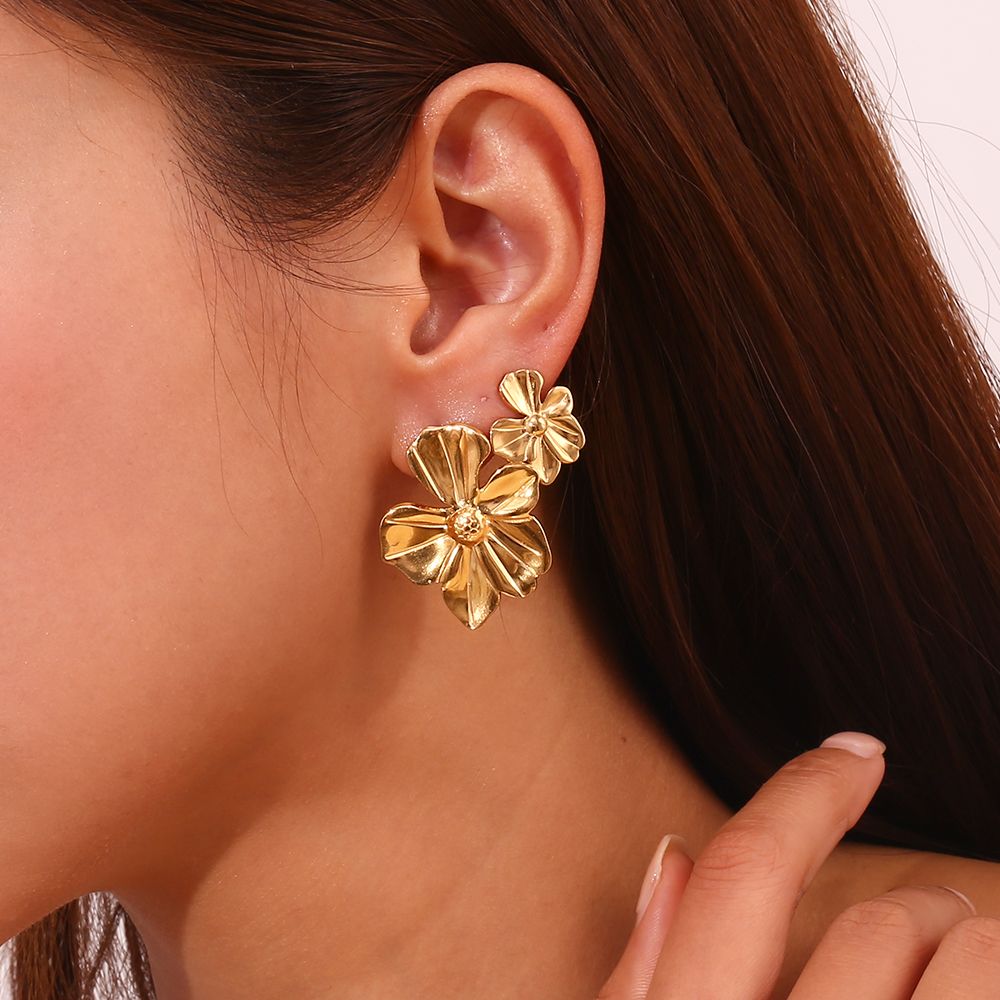 1 Pair Classic Style Flower 304 Stainless Steel 18K Gold Plated Ear Studs display picture 7