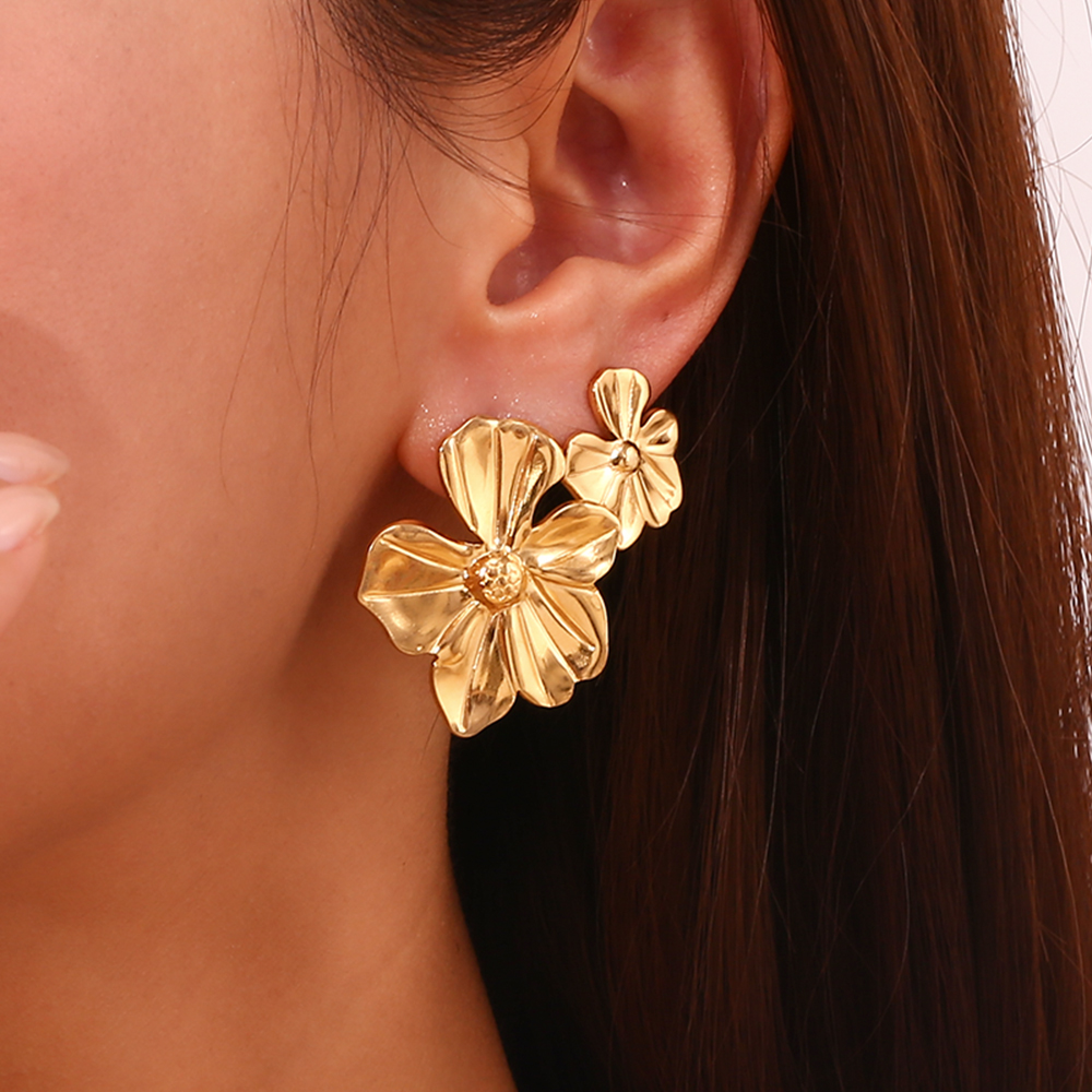 1 Pair Classic Style Flower 304 Stainless Steel 18K Gold Plated Ear Studs display picture 11