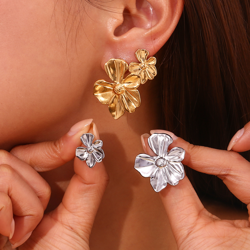 1 Pair Classic Style Flower 304 Stainless Steel 18K Gold Plated Ear Studs display picture 13
