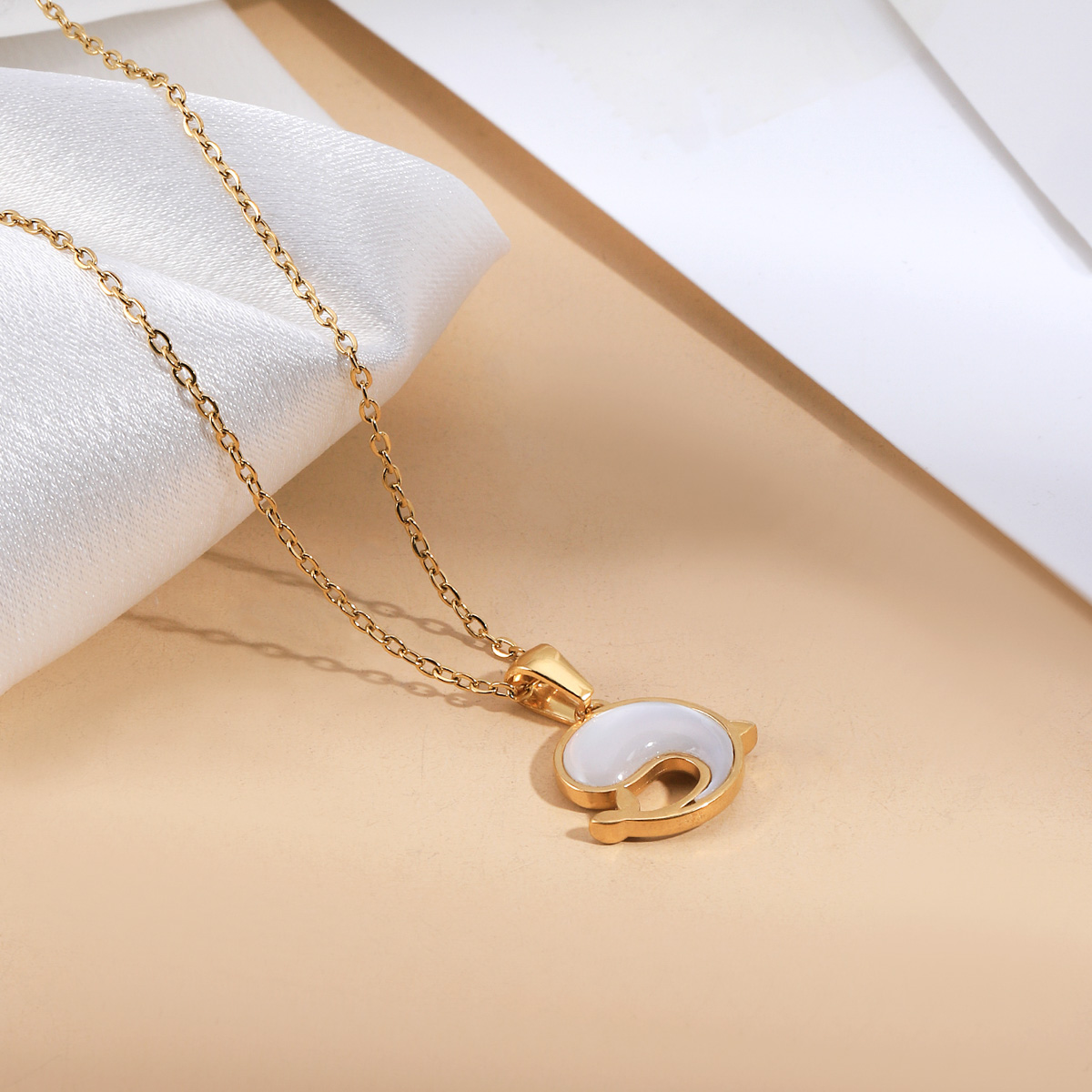 201 Stainless Steel 18K Gold Plated Simple Style Classic Style Plating Color Block Pendant Necklace display picture 3