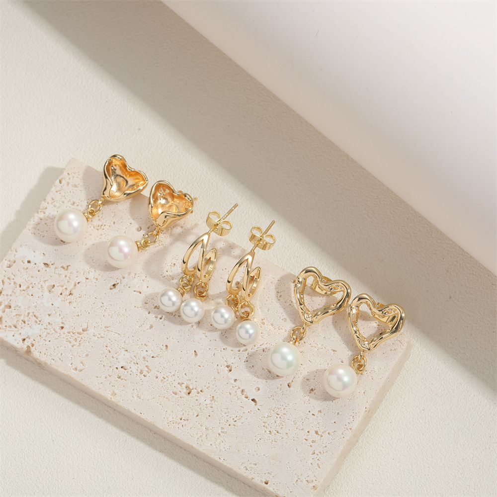 1 Paar Einfacher Stil Herzform Inlay Kupfer Muschel Perlen 14 Karat Vergoldet Ohrstecker display picture 9