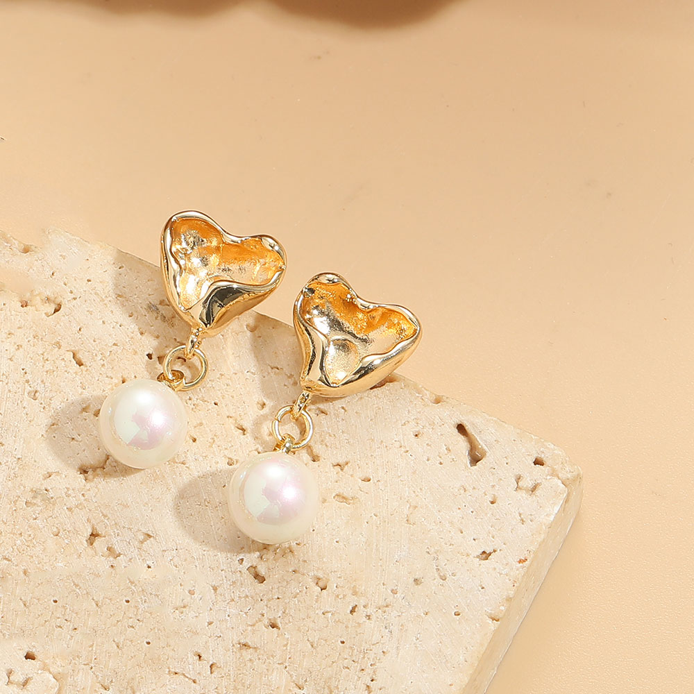1 Pair Simple Style Heart Shape Inlay Copper Shell Pearls 14K Gold Plated Ear Studs display picture 3