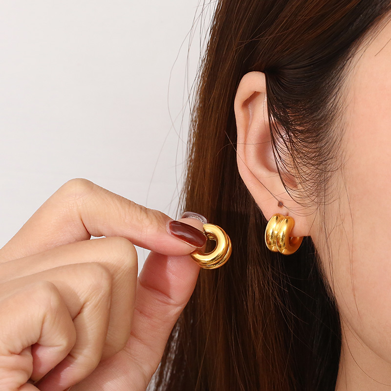 1 Pair Simple Style Solid Color 304 Stainless Steel 18K Gold Plated Ear Studs display picture 4