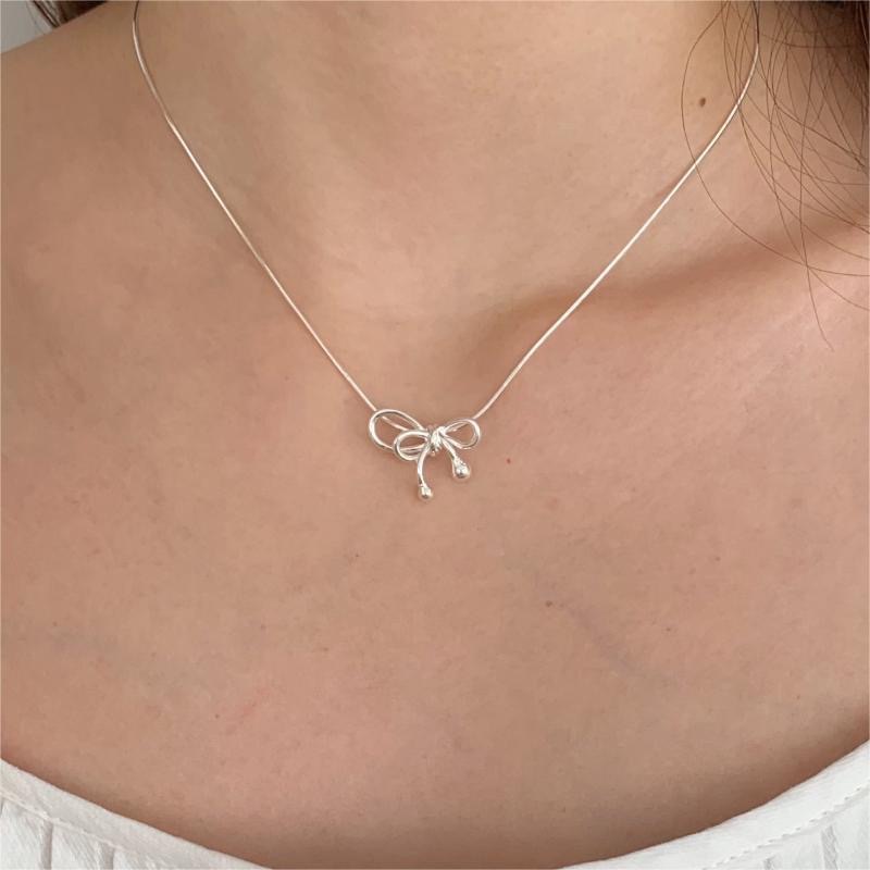 Sterling Silver Casual Chain Geometric Bow Knot Pendant Necklace display picture 4