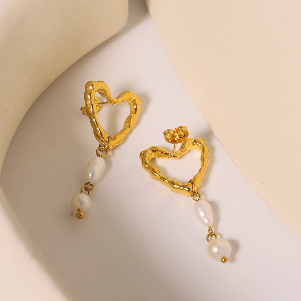 1 Pair Princess Sweet Heart Shape Inlay Titanium Steel Pearl Drop Earrings display picture 4