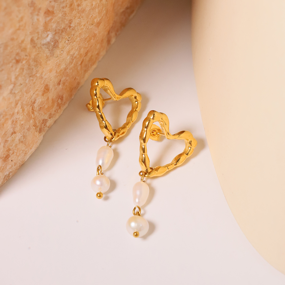 1 Pair Princess Sweet Heart Shape Inlay Titanium Steel Pearl Drop Earrings display picture 3