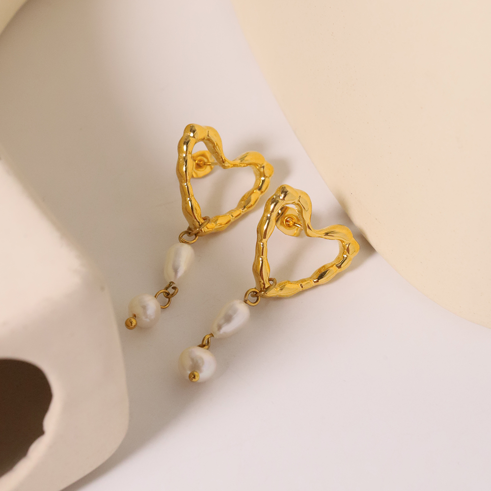 1 Pair Princess Sweet Heart Shape Inlay Titanium Steel Pearl Drop Earrings display picture 5
