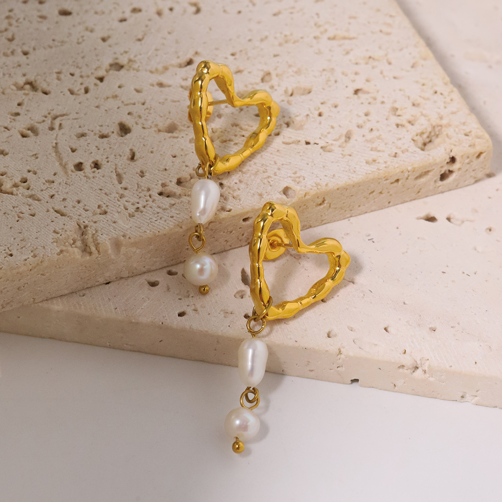 1 Pair Princess Sweet Heart Shape Inlay Titanium Steel Pearl Drop Earrings display picture 2