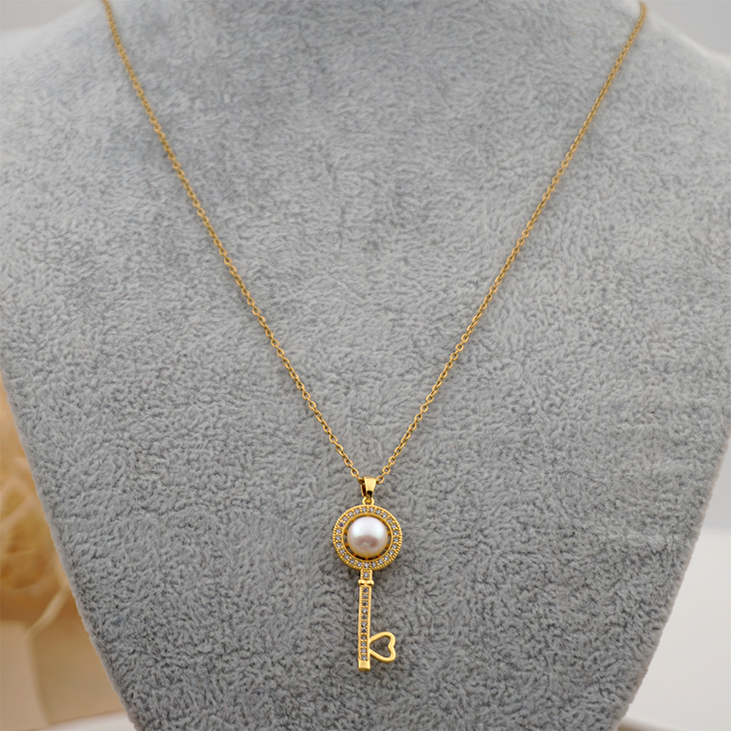 304 Stainless Steel Titanium Steel Copper Gold Plated Casual Sweet Simple Style Handmade Inlay Key Rhinestones Freshwater Pearl Pendant Necklace display picture 1
