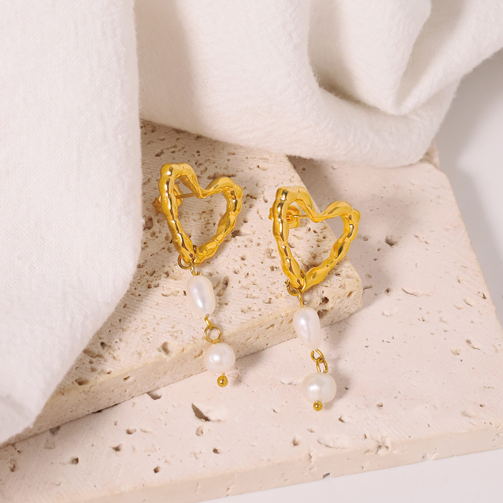 1 Pair Princess Sweet Heart Shape Inlay Titanium Steel Pearl Drop Earrings display picture 10