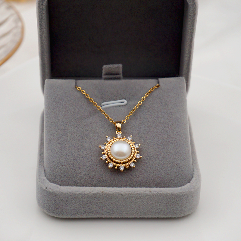 304 Stainless Steel Titanium Steel Copper Gold Plated Simple Style Handmade Inlay Sun Rhinestones Freshwater Pearl Pendant Necklace display picture 2