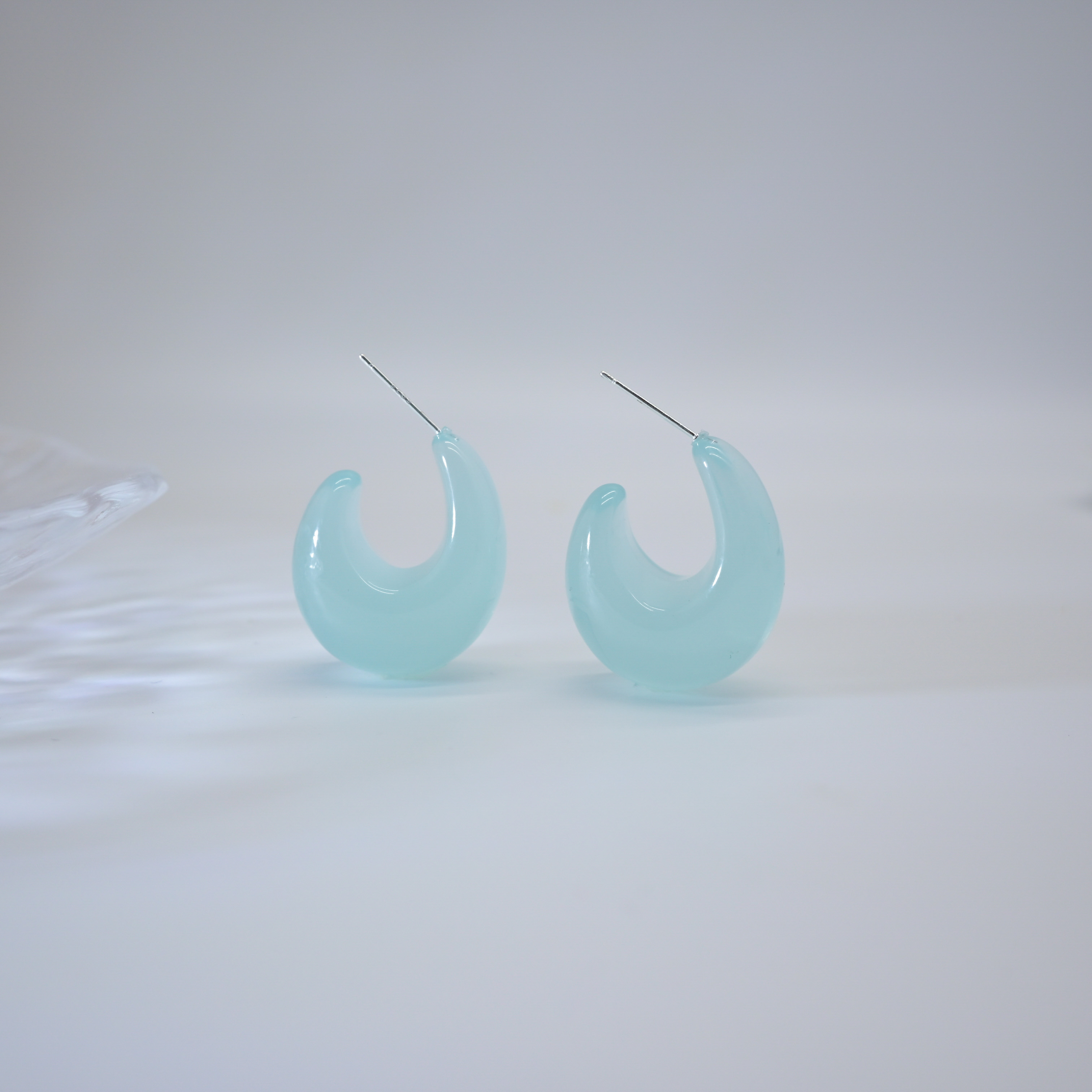 1 Pair Vacation Sweet Solid Color Resin Ear Studs display picture 1