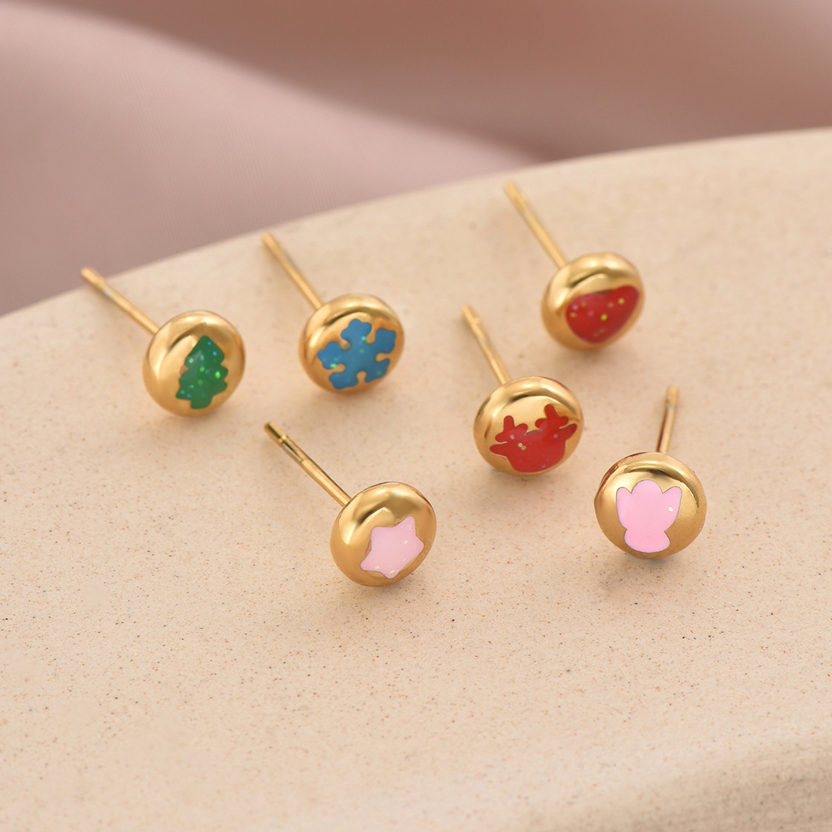 1 Set Cute Simple Style Christmas Tree Heart Shape Snowflake Enamel 304 Stainless Steel 14K Gold Plated Ear Studs display picture 3