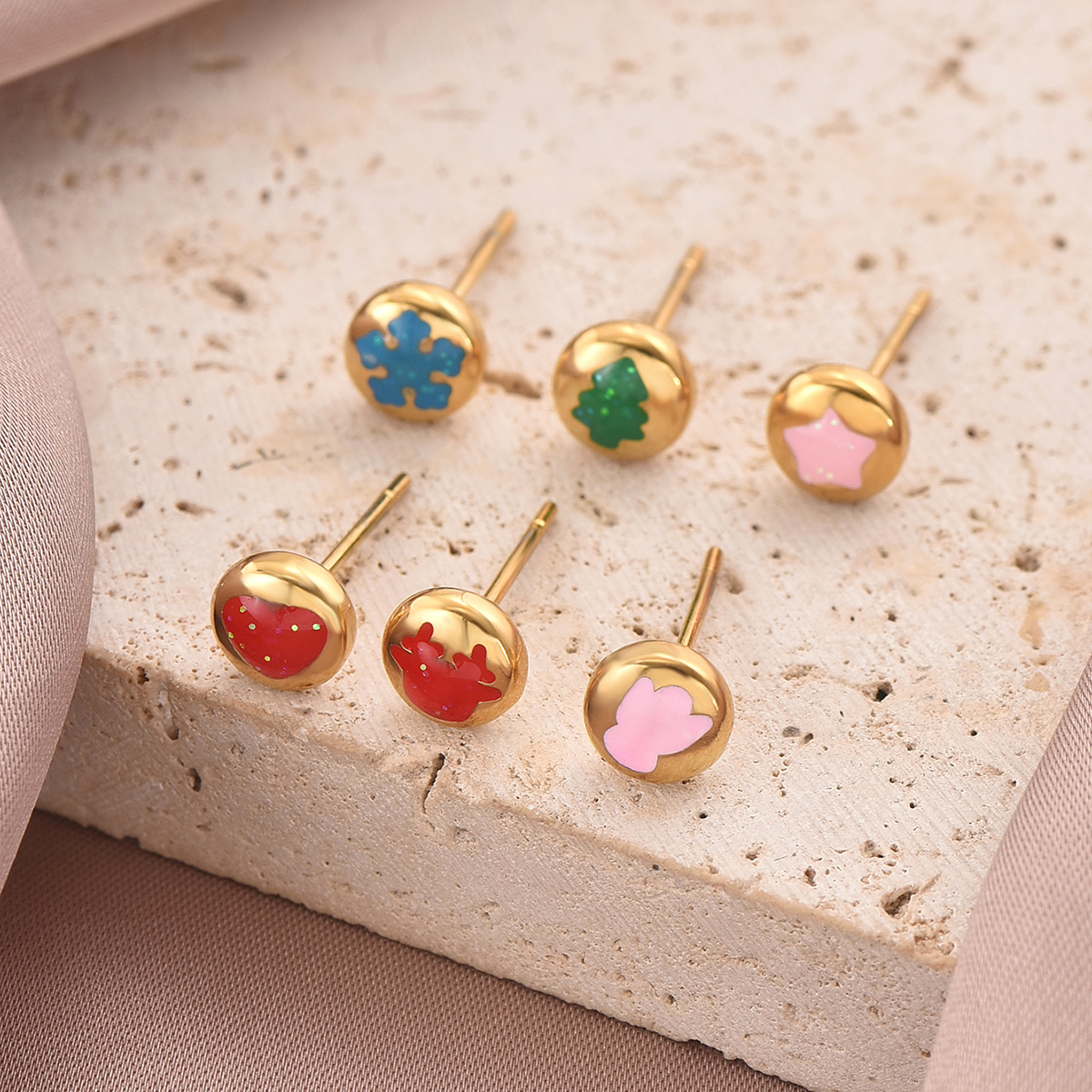 1 Set Cute Simple Style Christmas Tree Heart Shape Snowflake Enamel 304 Stainless Steel 14K Gold Plated Ear Studs display picture 2