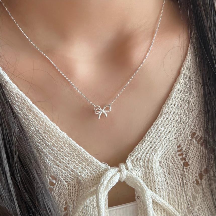 Sterling Silver Casual Chain Bow Knot Pendant Necklace display picture 9