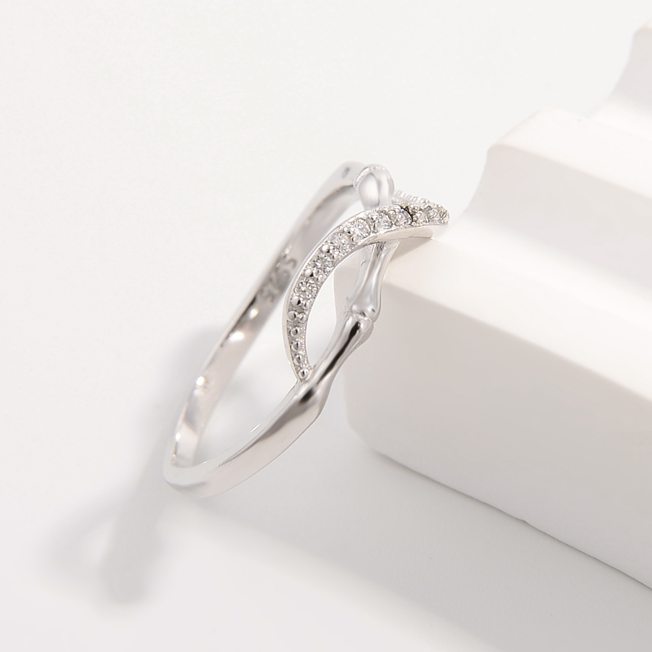 Sterling Silver White Gold Plated Elegant Shiny Inlay Infinity Zircon Rings display picture 3