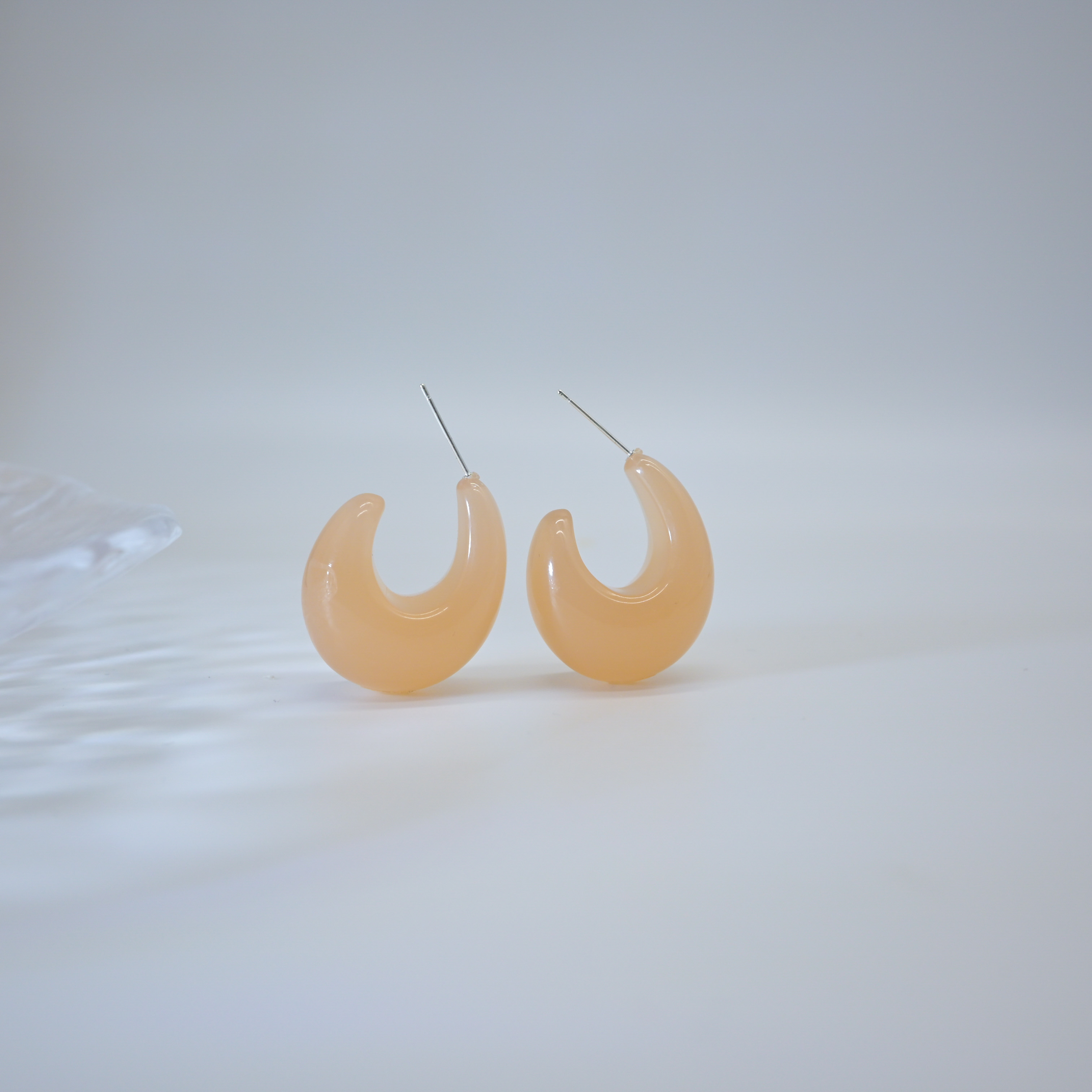 1 Pair Vacation Sweet Solid Color Resin Ear Studs display picture 8